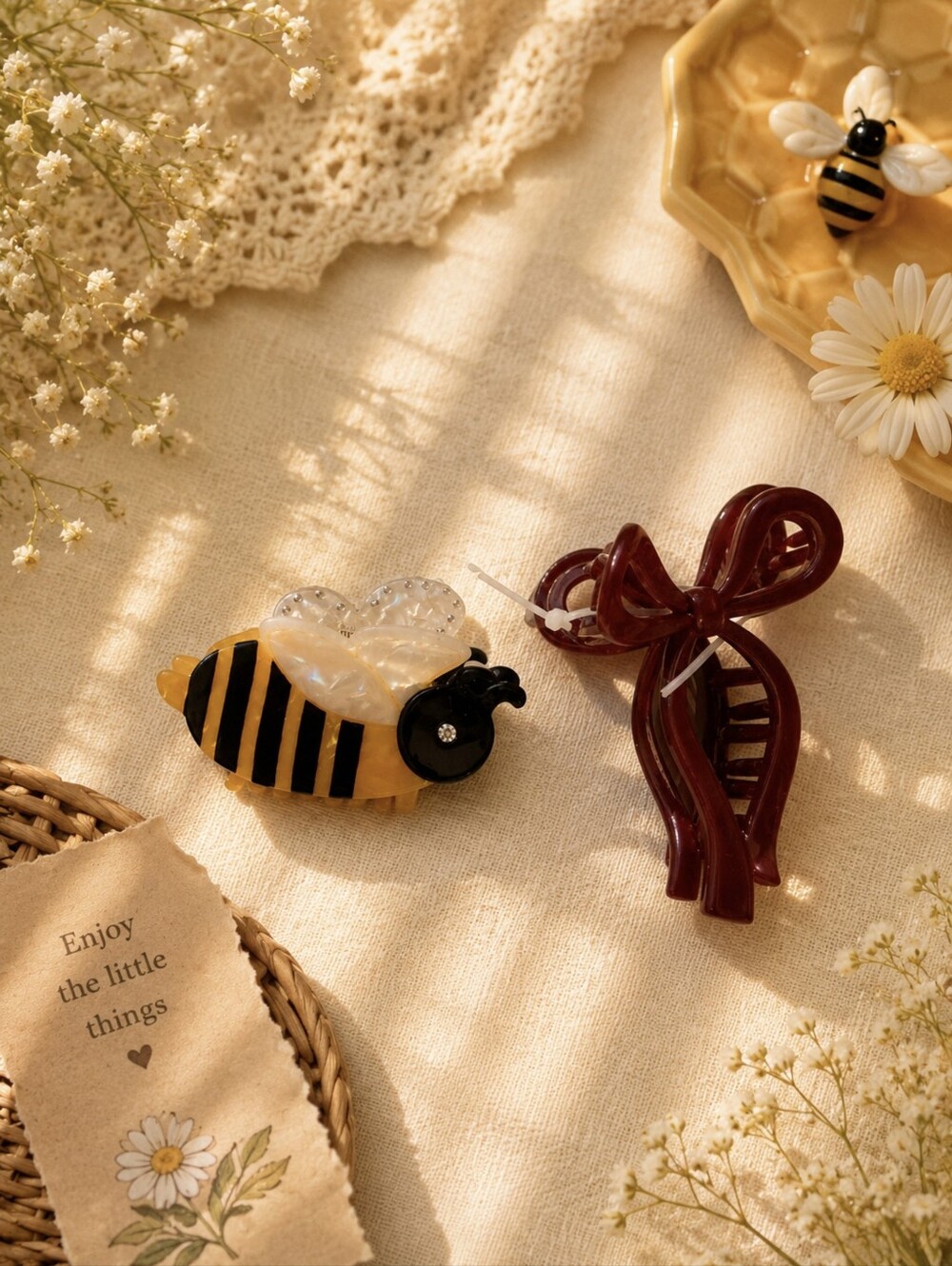 Bee and Bow Hair Clips Set - Picture 3 of 3